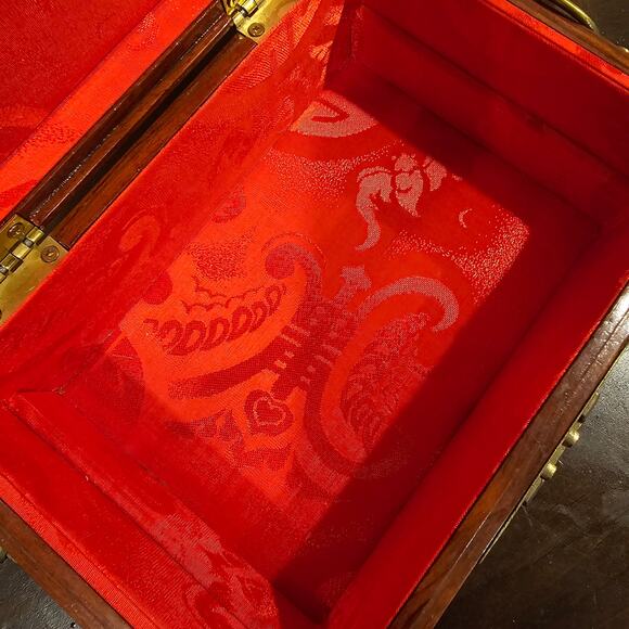 Vintage Chinese Box in RoseWood and Brass with Mother-of-pearl Inlay - Picture 8 of 10